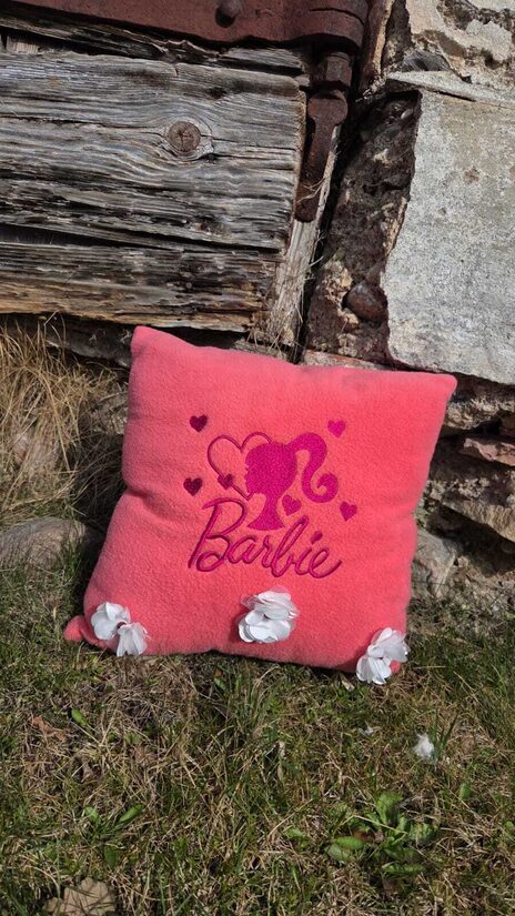 Dekoratīvais spilvens - BARBIE tumši rozā